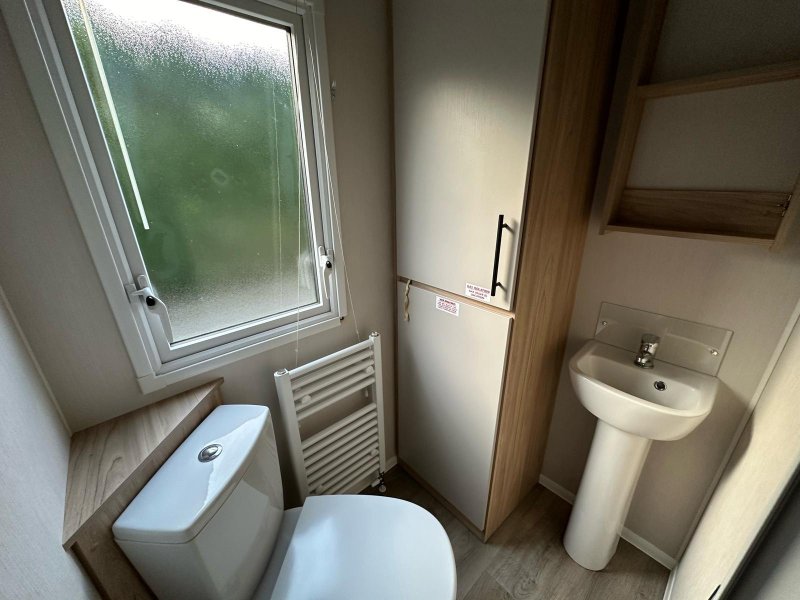 Used 2024 Willerby Manor 38x12 for sale in Chapel Hill, Lincolnshire