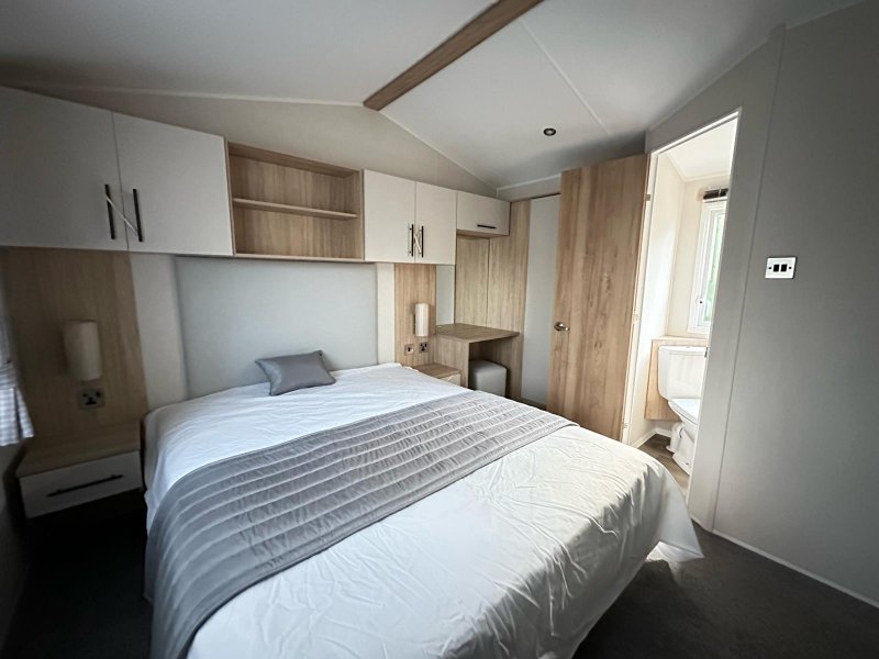 Used 2024 Willerby Manor 38x12 for sale in Chapel Hill, Lincolnshire
