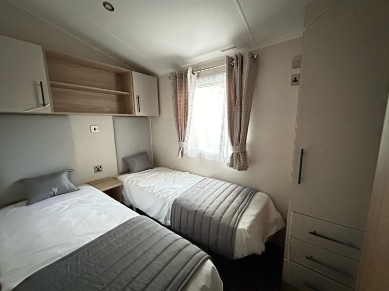 Used 2024 Willerby Manor 38x12 for sale in Chapel Hill, Lincolnshire